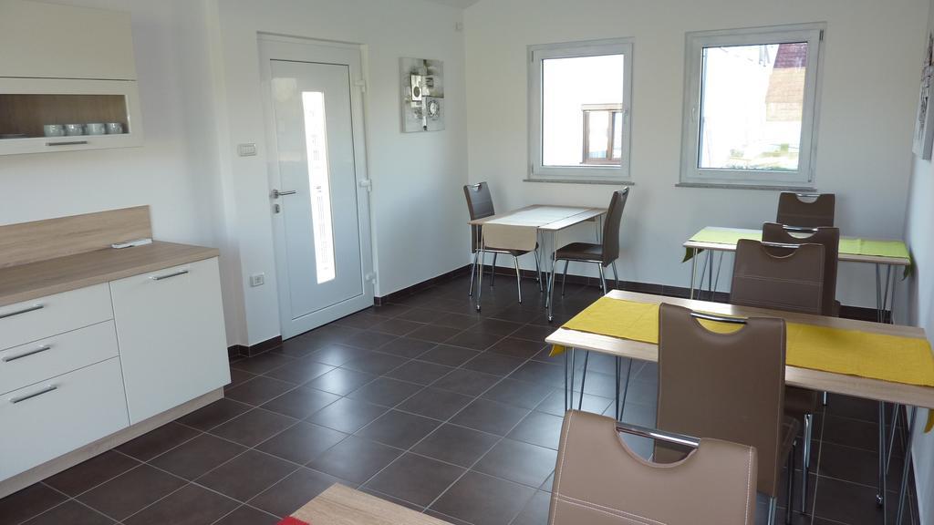 Rooms Gril Постойна Экстерьер фото
